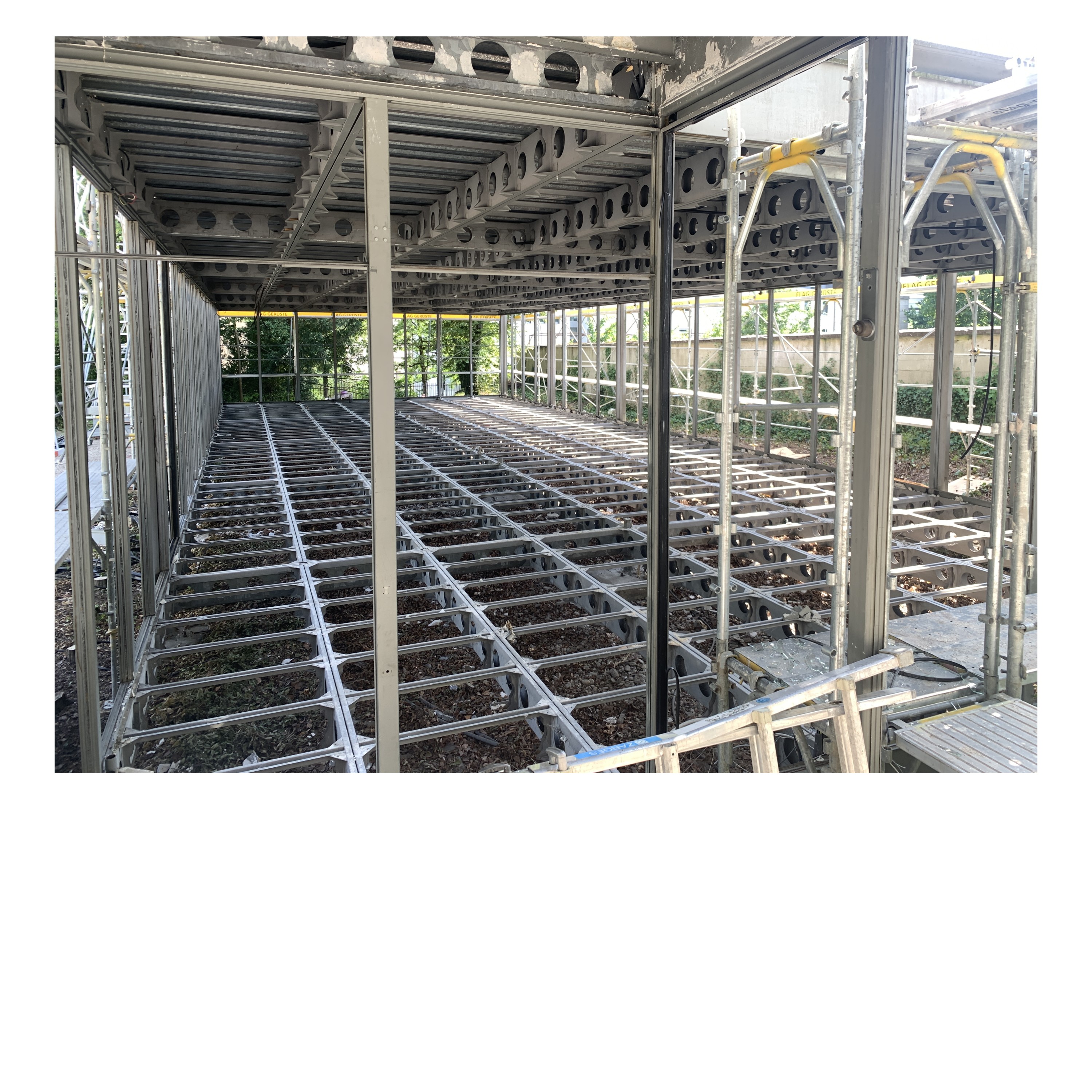 Puis, le pavillon est démonté