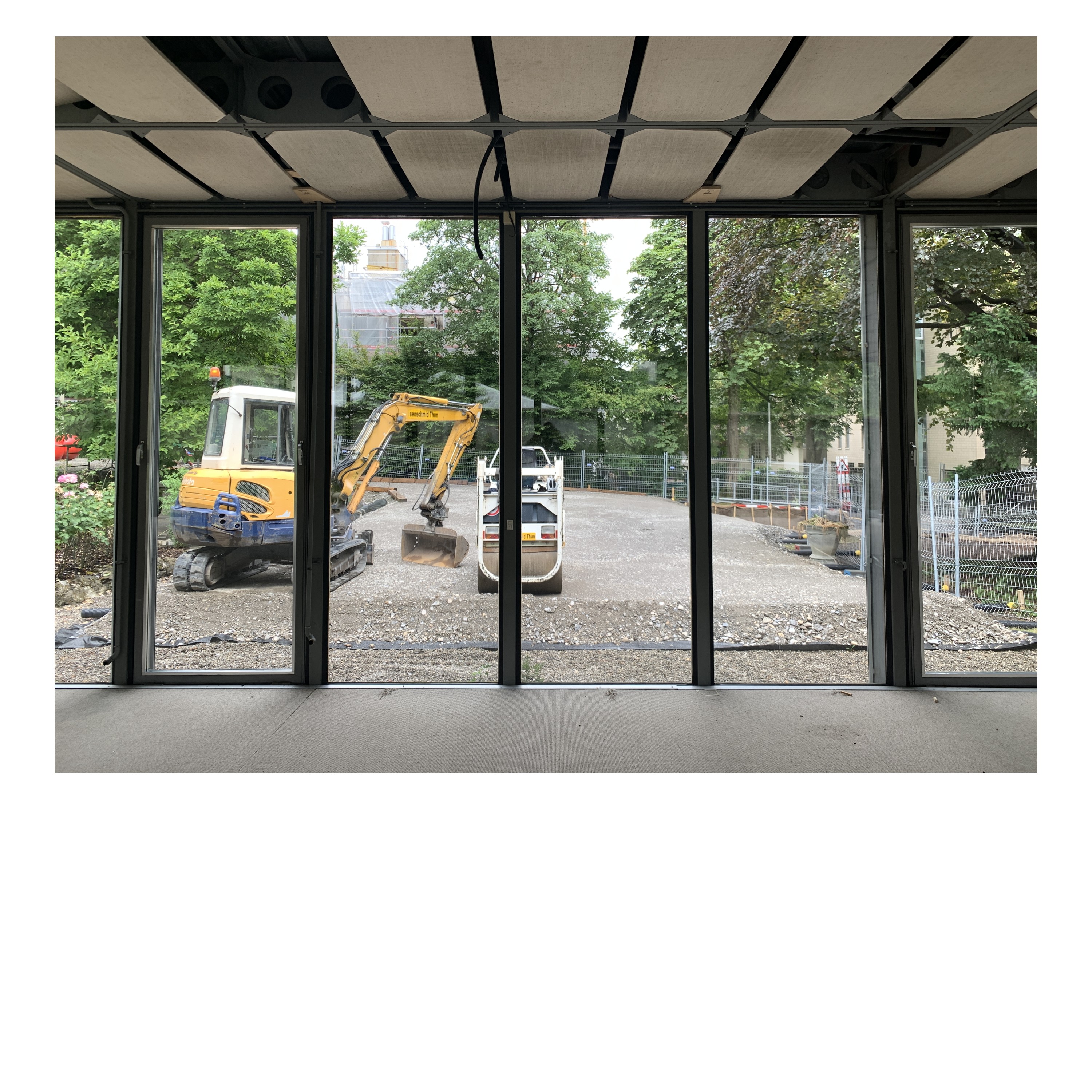 Ensuite, les vitres sont enlevées