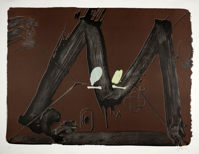 Antoni Tàpies : Grand M avec taches, 1980