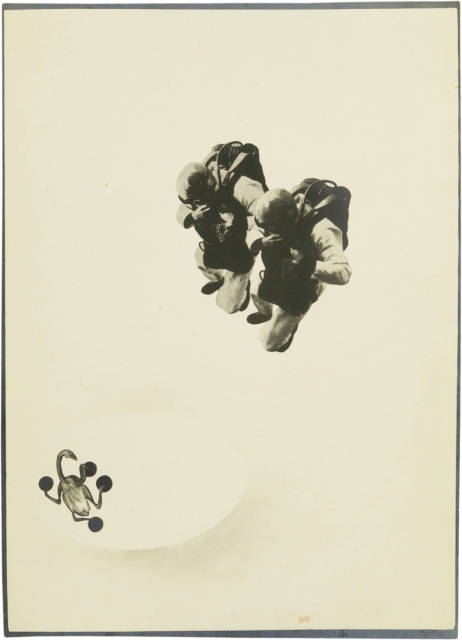 László Moholy-Nagy : SPORT MACHT dick. - huhn bleibt HUHN. - Frü..., 1925 to 1927