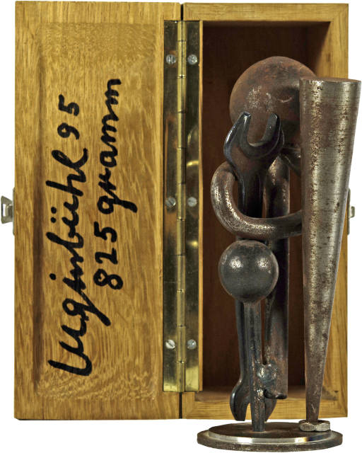 Bernhard Luginbühl  : 825 Gramm , 1995