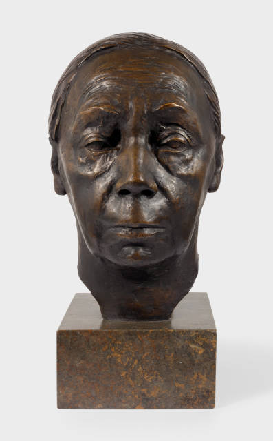 Käthe Kollwitz : Selbstbildnis, 1926–1936 Design, 1936–1939 cast